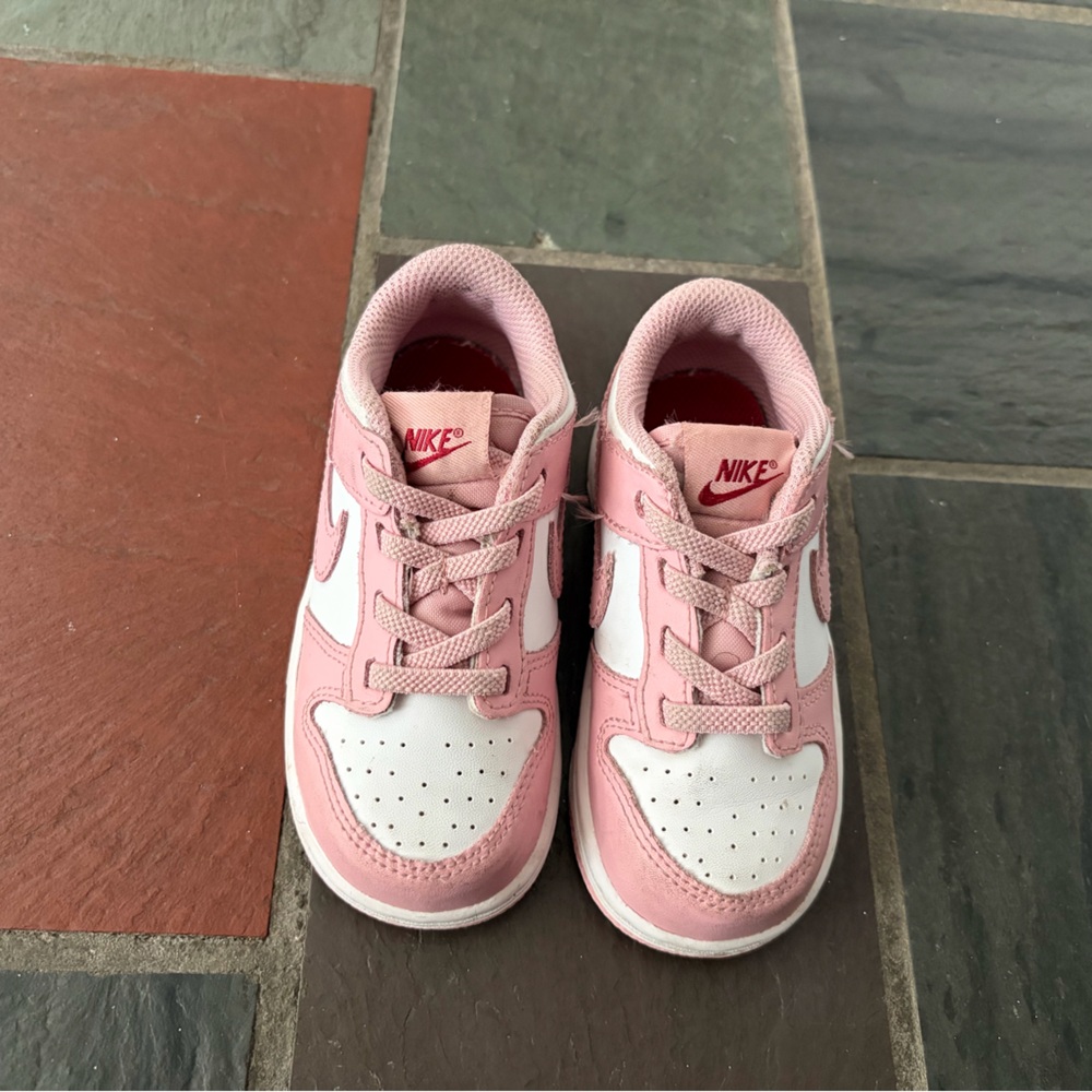Nike Toddler Dunks in Pink and White Size 8C